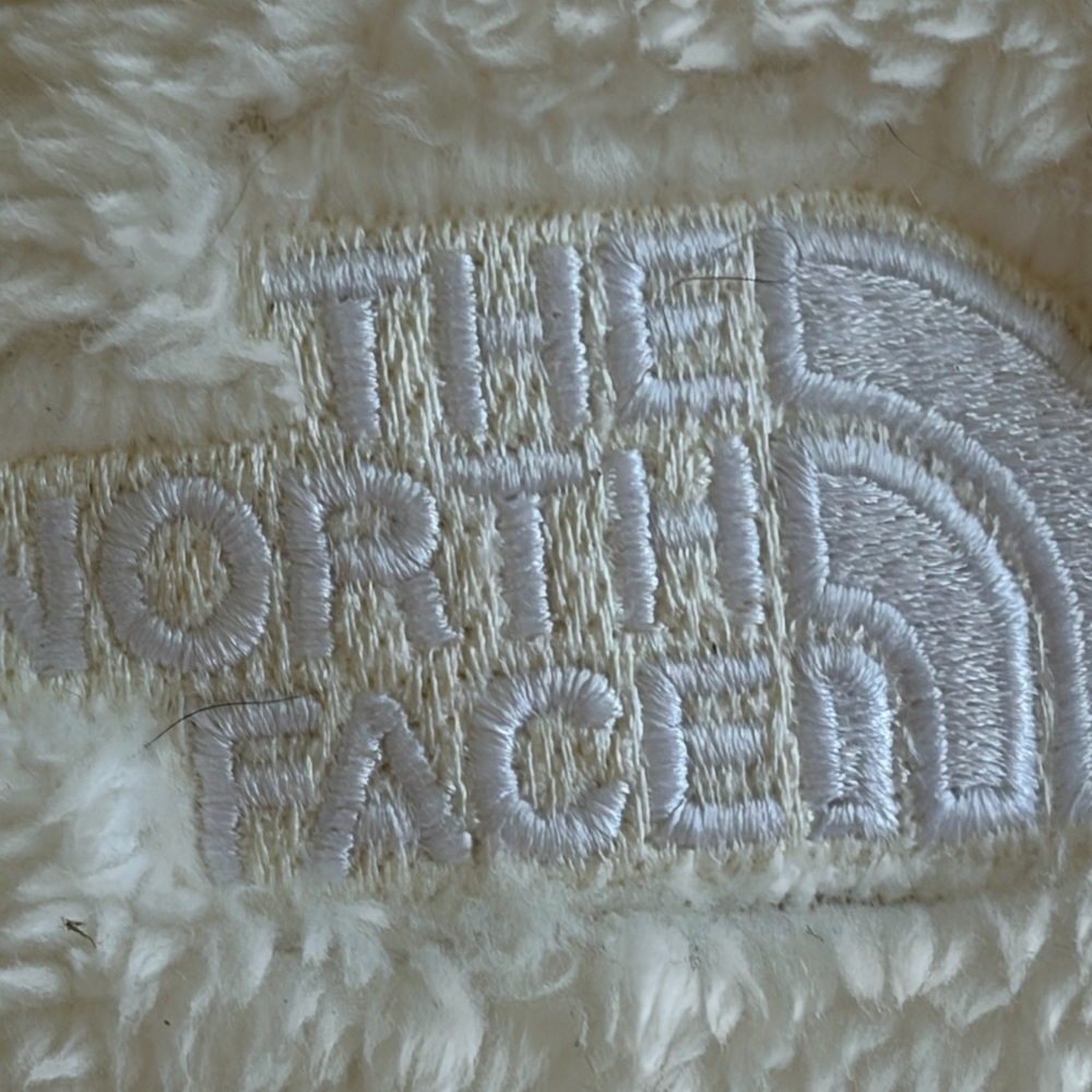 The North Face Women's Off-White Quilted Jacket - Picture 10 of 10